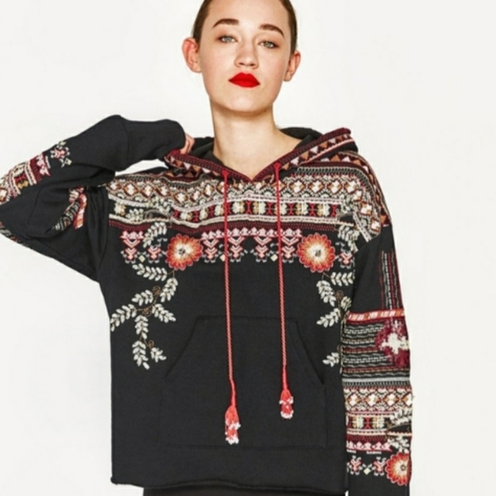 《ZARA》Embroidered Cropped Hoodie